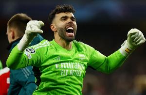 拉亚上赛季38轮共计13次零封拿下金手套，本赛季25轮已13次零封