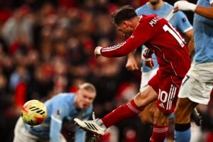 TA：利物浦踢球不思考，领先还在一股脑进攻不控制节奏，防守散漫