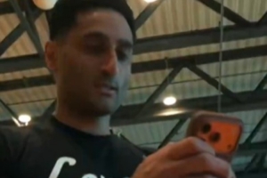 真闲不下来！Shams备战全明星名人赛 投会儿篮空隙还得回消息